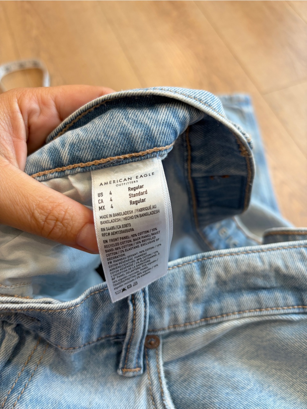 American Eagle Strigid Low-Rise Ultra Wide Leg Jeans Size 4 Light Wash - Picture 9 of 9